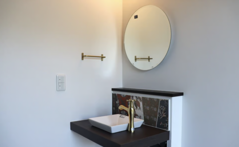 こだわりの詰まったアンティークな洗面台 